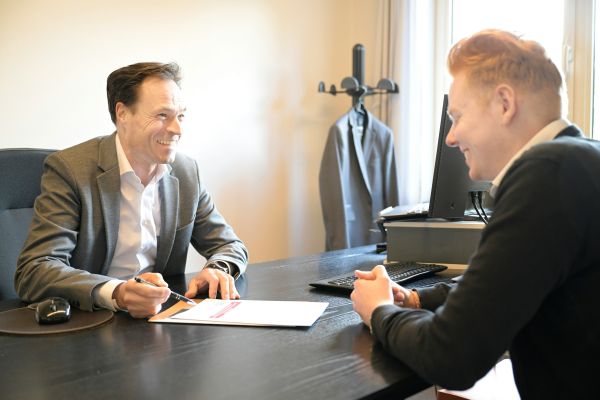 Qui est le meilleur avocat en droit des sociétés à Versailles ? Notre analyse